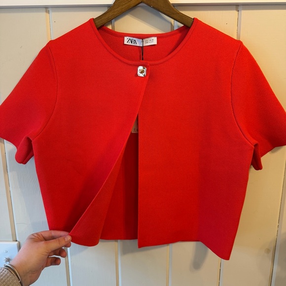 NWT Zara Bold Red Short Sleeve Top W/ Gold Button, Size Large - Picture 9 of 10